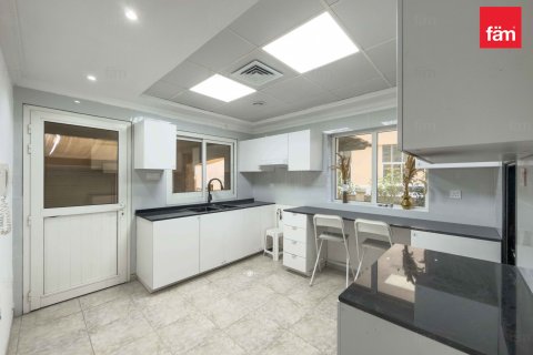 Villa in Dubai 5 bedrooms, 359.6 sq.m. № 84080 - photo 10