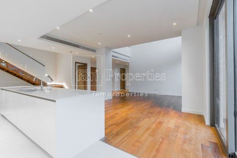 Apartment in Al Wasl, Dubai 4 bedrooms, 276.8 sq.m. № 7277 - photo 1