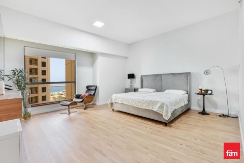 Apartment in Dubai 4 bedrooms, 252 sq.m. № 114240 - photo 3