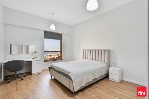 Apartment in Dubai 4 bedrooms, 252 sq.m. № 114240 - photo 2