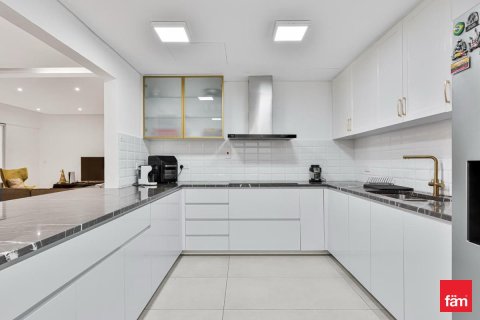 Apartment in Dubai 4 bedrooms, 252 sq.m. № 114240 - photo 10