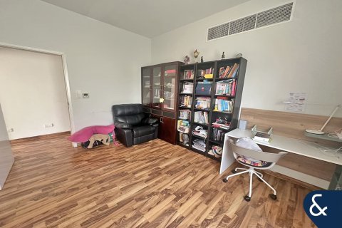 Villa in Meadows, Dubai 4 bedrooms, 337 sq.m. № 78174 - photo 12