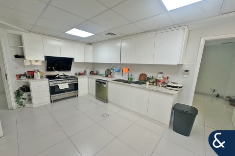 Villa in Meadows, Dubai 4 bedrooms, 337 sq.m. № 78174 - photo 6