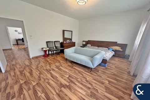 Villa in Meadows, Dubai 4 bedrooms, 337 sq.m. № 78174 - photo 14