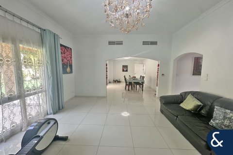 Villa in Meadows, Dubai 4 bedrooms, 337 sq.m. № 78174 - photo 4