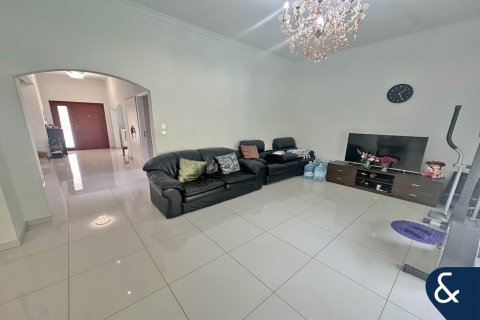 Villa in Meadows, Dubai 4 bedrooms, 337 sq.m. № 78174 - photo 3