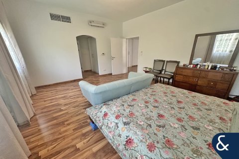 Villa in Meadows, Dubai 4 bedrooms, 337 sq.m. № 78174 - photo 15