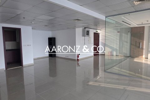 Oficina en Jumeirah Lake Towers, Dubai, 107 m², № 78170 - foto 1