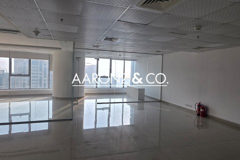 Oficina en Jumeirah Lake Towers, Dubai, 107 m², № 78170 - foto 3