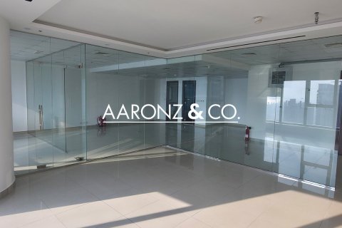Oficina en Jumeirah Lake Towers, Dubai, 107 m², № 78170 - foto 2