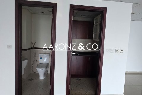 Oficina en Jumeirah Lake Towers, Dubai, 107 m², № 78170 - foto 9