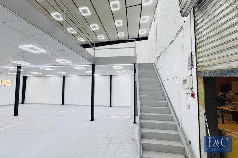 Entrepôt à Al Quoz Industrial Area, Al Quoz, Dubai, 460 m², № 103795 - photo 2