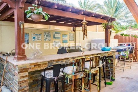 Villa in Jumeirah Park, Dubai 5 bedrooms, 848.2 sq.m. № 565 - photo 10