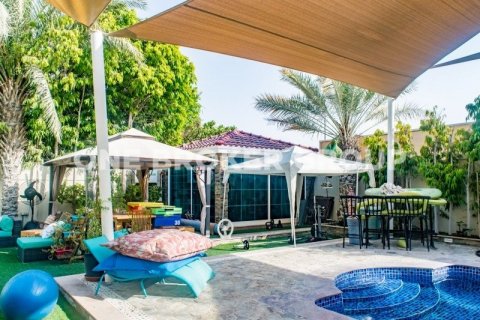 Villa in Jumeirah Park, Dubai 5 bedrooms, 848.2 sq.m. № 565 - photo 2