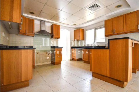 Villa in Meadows 1, Meadows, Dubai 5 bedrooms, 353.49591500 sq.m. № 63736 - photo 9