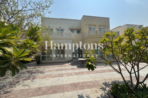 Villa in Meadows 1, Meadows, Dubai 5 bedrooms, 353.49591500 sq.m. № 63736 - photo 5