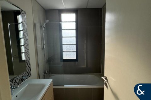 Adosado en DAMAC Hills (Akoya by DAMAC), Dubai, 5 dormitorios, 234 m², № 78624 - foto 6