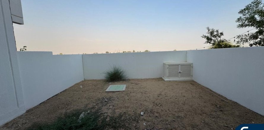 Adosado en DAMAC Hills (Akoya by DAMAC), Dubai, 5 dormitorios, 234 m², № 78624