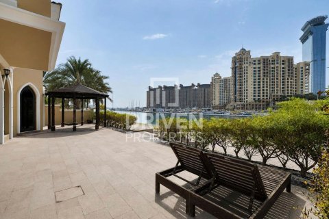 Villa in Garden Homes, Palm Jumeirah, Dubai 4 bedrooms, 620.78 sq.m. № 137167 - photo 23