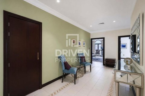 Villa in Garden Homes, Palm Jumeirah, Dubai 4 bedrooms, 620.78 sq.m. № 137167 - photo 8