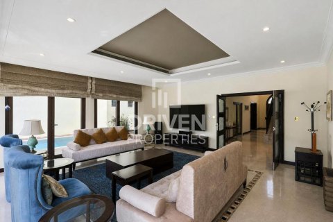 Villa in Garden Homes, Palm Jumeirah, Dubai 4 bedrooms, 620.78 sq.m. № 137167 - photo 7