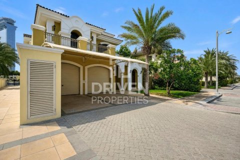 Villa in Garden Homes, Palm Jumeirah, Dubai 4 bedrooms, 620.78 sq.m. № 137167 - photo 28