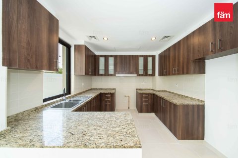 Villa in Reem, Dubai 5 bedrooms, 215.1 sq.m. № 120736 - photo 11