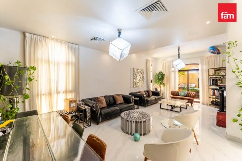 Villa en Dubai, 4 dormitorios, 624.8 m², № 122000