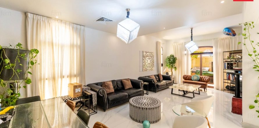 Villa en Dubai, 4 dormitorios, 624.8 m², № 122000