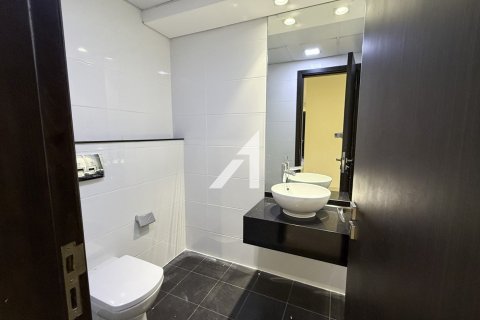 Снять в аренду квартиру в Дубае: 3 спальни, 218.4м², № 77615 - фото 9