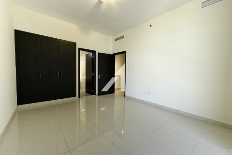 Снять в аренду квартиру в Дубае: 3 спальни, 218.4м², № 77615 - фото 6