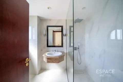 Villa in Palm Jumeirah, Dubai 4 bedrooms, 465 sq.m. № 122977 - photo 12