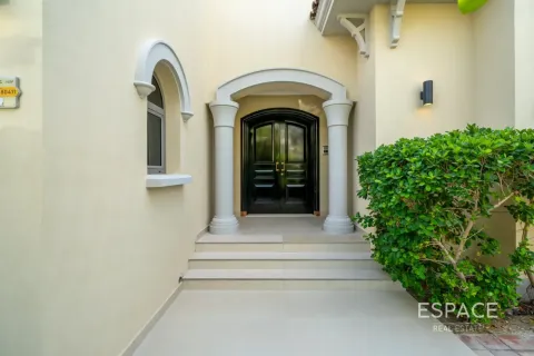 Villa in Palm Jumeirah, Dubai 4 bedrooms, 465 sq.m. № 122977 - photo 18