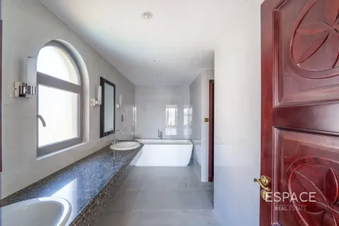 Villa in Palm Jumeirah, Dubai 4 bedrooms, 465 sq.m. № 122977 - photo 11