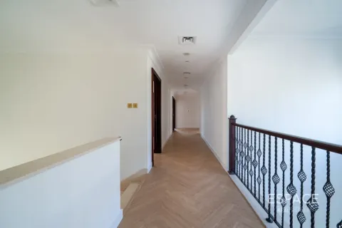 Villa in Palm Jumeirah, Dubai 4 bedrooms, 465 sq.m. № 122977 - photo 7