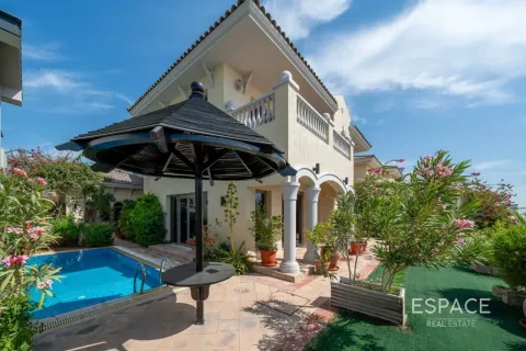 Villa in Palm Jumeirah, Dubai 4 bedrooms, 465 sq.m. № 122977