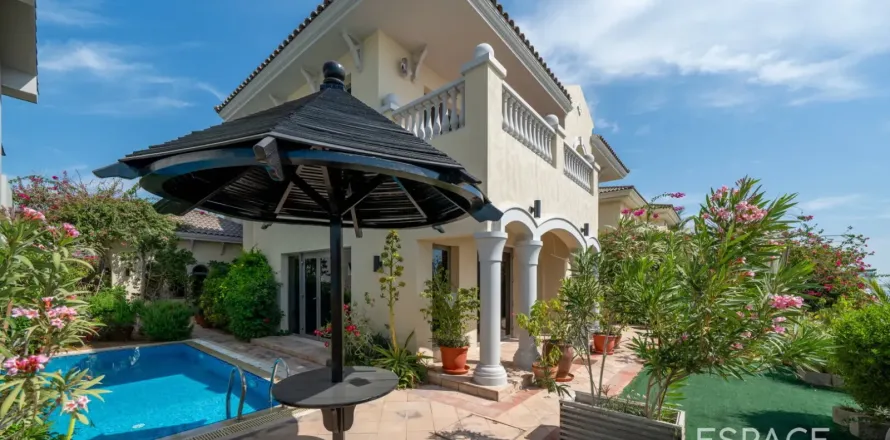 Villa in Palm Jumeirah, Dubai 4 bedrooms, 465 sq.m. № 122977