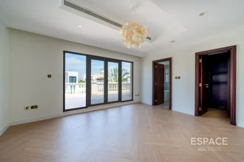 Villa in Palm Jumeirah, Dubai 4 bedrooms, 465 sq.m. № 122977 - photo 6