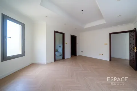 Villa in Palm Jumeirah, Dubai 4 bedrooms, 465 sq.m. № 122977 - photo 9