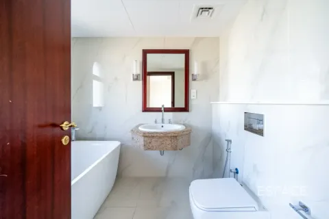 Villa in Palm Jumeirah, Dubai 4 bedrooms, 465 sq.m. № 122977 - photo 8