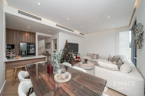 Villa en Dubai Hills Estate, Dubai, 4 dormitorios, 230 m², № 122973
