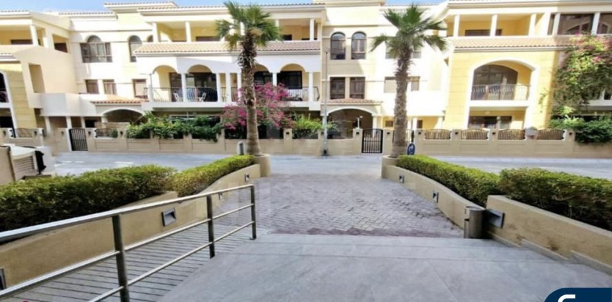 Таунхаус в Джумейра Вилладж Серкл, Дубай, 4 спальни, 296м², № 78952