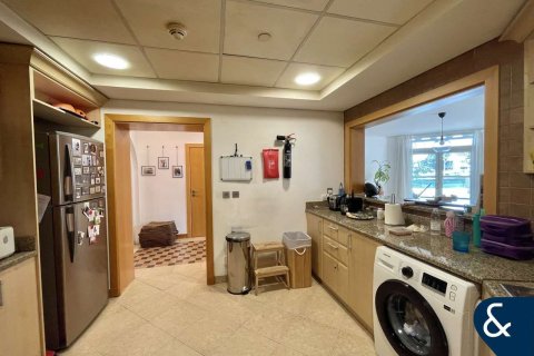 Apartment in Shoreline Apartments, Palm Jumeirah, Dubai 3 bedrooms, 208 sq.m. № 78955 - photo 12