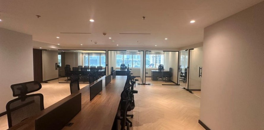 Oficina en Dubai, 151.1 m², № 77937