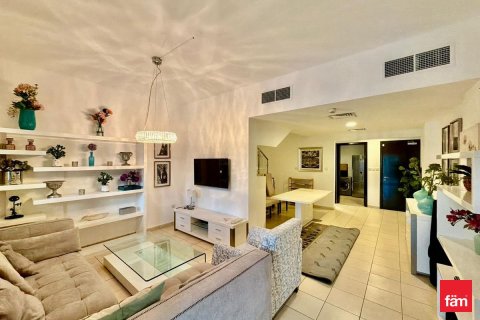 Villa en Dubai, 4 dormitorios, 132.6 m², № 77934 - foto 1