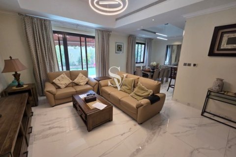 Вилла в Mira, Рим, Дубай, 3 спальни, 29м², № 99312