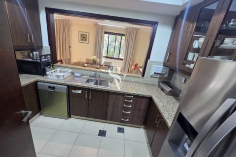 Снять в аренду виллу в Mira, Рим, Дубай: 3 спальни, 29м², № 99312 - фото 7