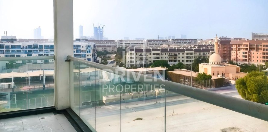 Apartment in Glitz, Dubai Studio City, Dubai 3 bedrooms, 126 sq.m. № 64830