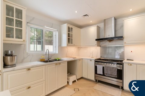 Villa en Arabian Ranches, Dubai, 6 dormitorios, 476 m², № 75625 - foto 8