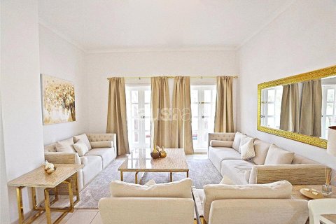 Villa in Meadows, Dubai 4 bedrooms, 332 sq.m. № 45008 - photo 3
